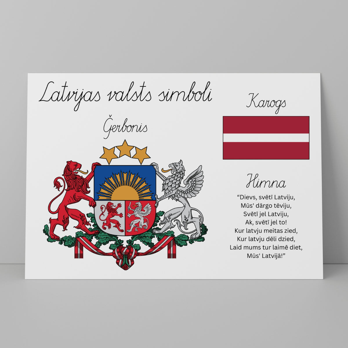 Horizontāls drukāts plakāts ar Latvijas valsts simboliem - ģerboni, karogu un himnu mācību nolūkiem