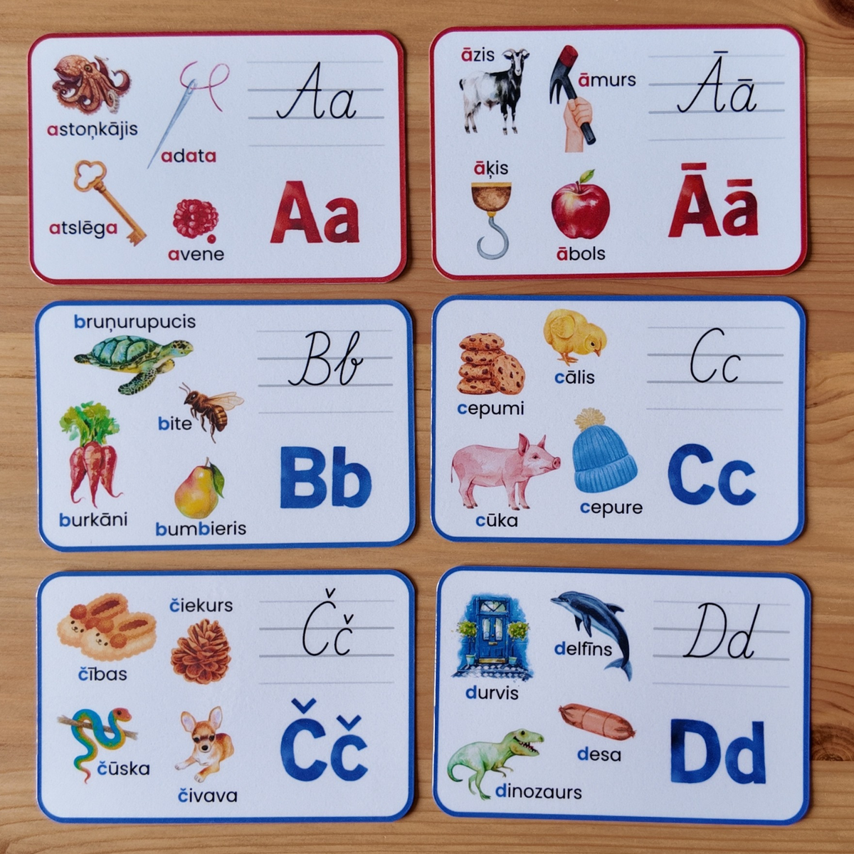 Laminētas alfabēta kartītes ar rakstītajiem burtiem 
